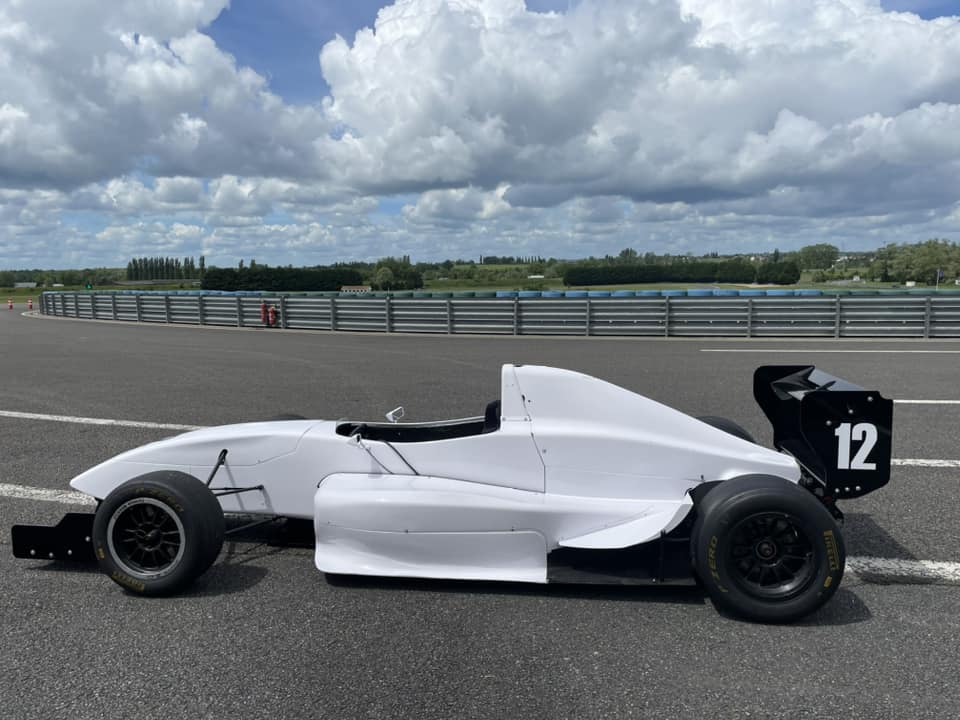 Formule Renault 2.0 Mercury Silver à piloter sur circuit lors d'un stage de pilotage en monoplace