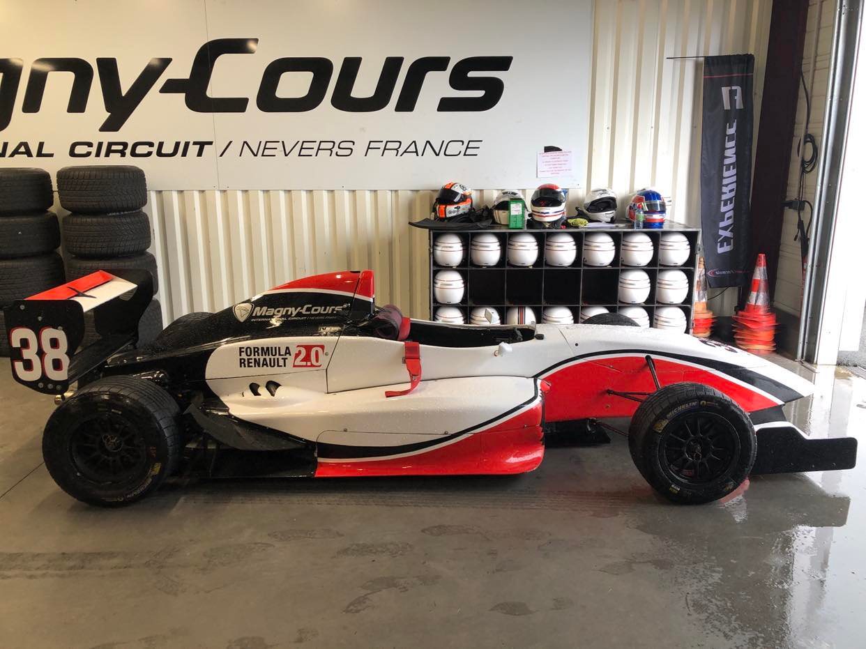 Formula Renault I driving course Circuit Club of Nevers/Magny-Cours (58)