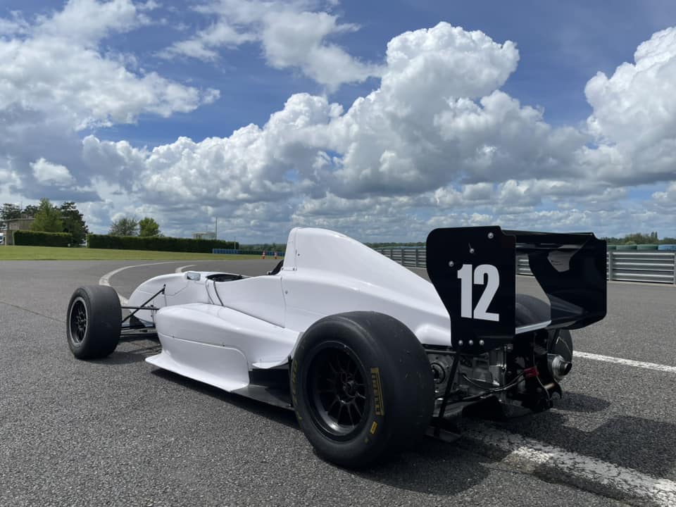 Mercury Silver vous propose de piloter sa Formule Renault 2.0 sur le Circuit de Nevers Magny-Cours Club ou Grand Prix