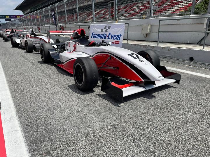 Pilotez une Formule Renault 2.0 sur le Circuit F1 de Barcelona-Catalunya en Espagne