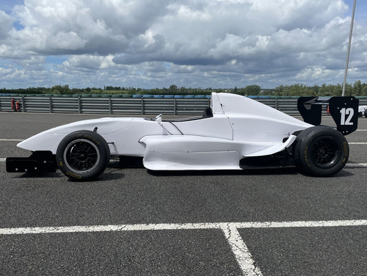 Pilotez une monoplace de Formule Renault 2.0 lors d'un stage de pilotage avec Mercury Silver sur le Circuit de Dijon-Prenois