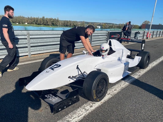 Formula Renault I driving course Circuit Club of Nevers/Magny-Cours (58)