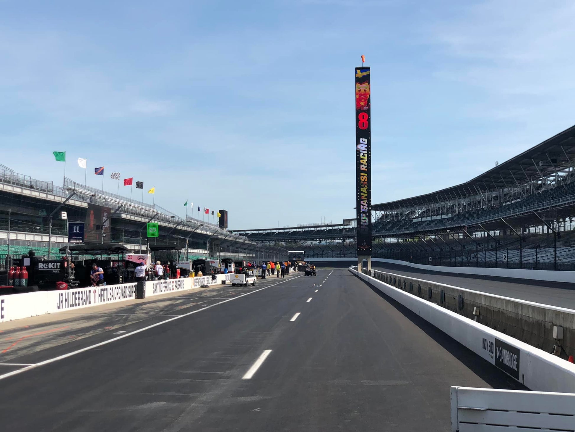 Indianapolis 500... une piste ovale impressionnante. Une course hors normes, à découvrir !